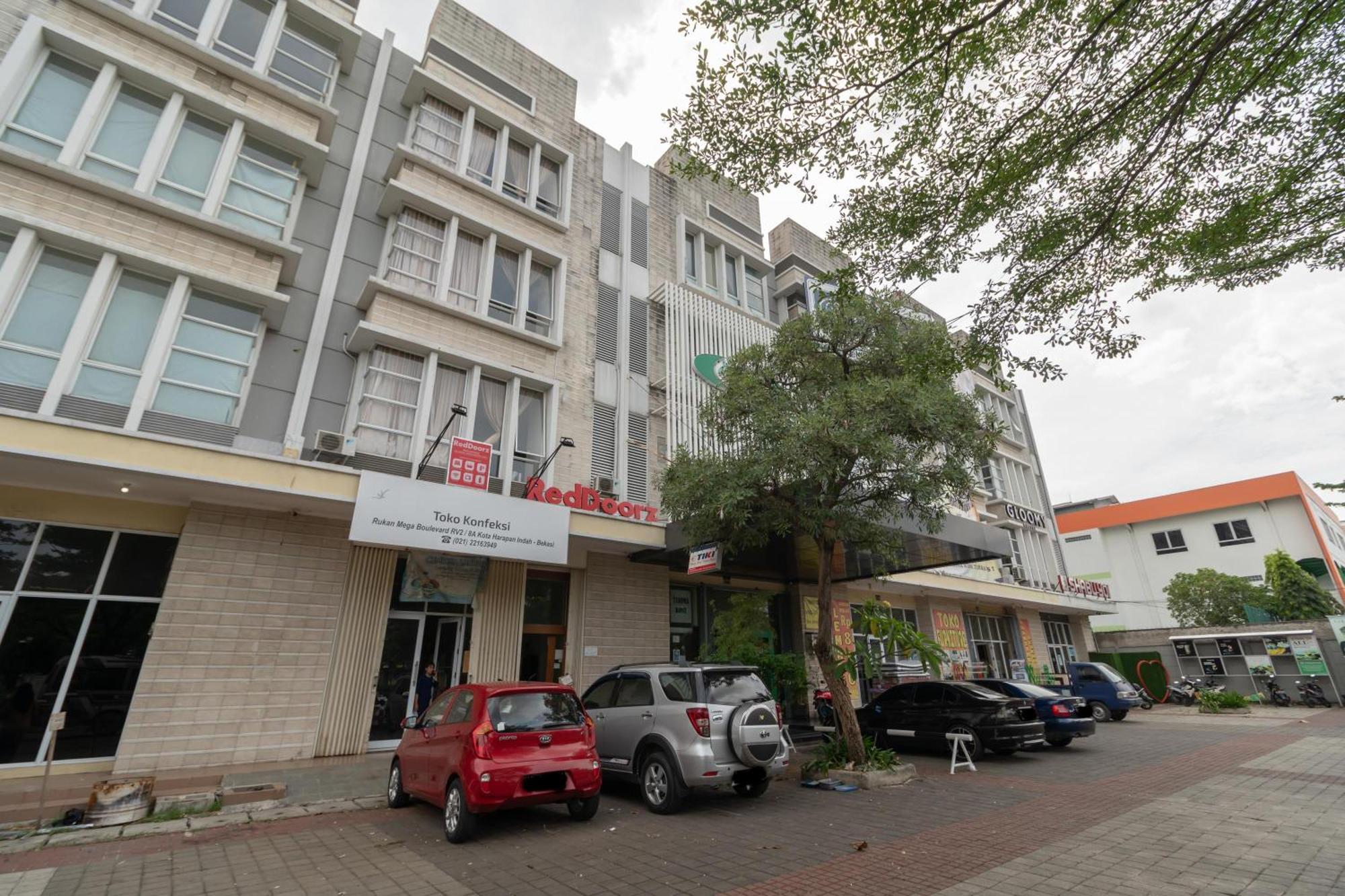 Reddoorz Near Universitas Esa Unggul Bekasi Harapan Indah Eksteriør billede