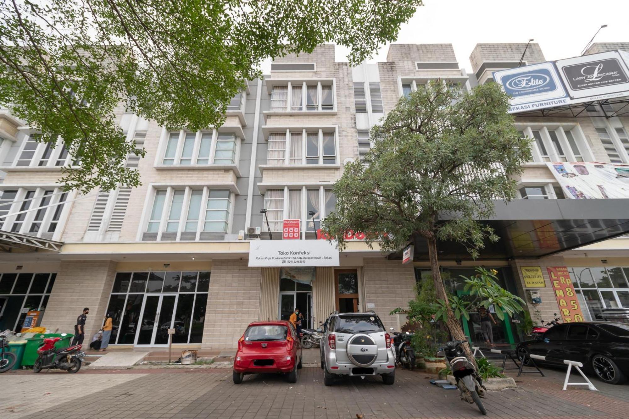 Reddoorz Near Universitas Esa Unggul Bekasi Harapan Indah Eksteriør billede