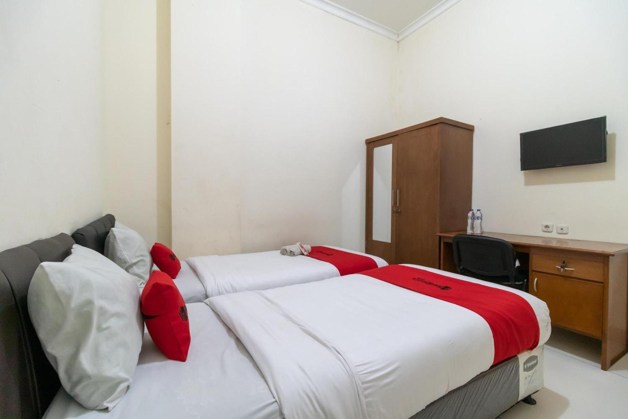Reddoorz Near Universitas Esa Unggul Bekasi Harapan Indah Eksteriør billede