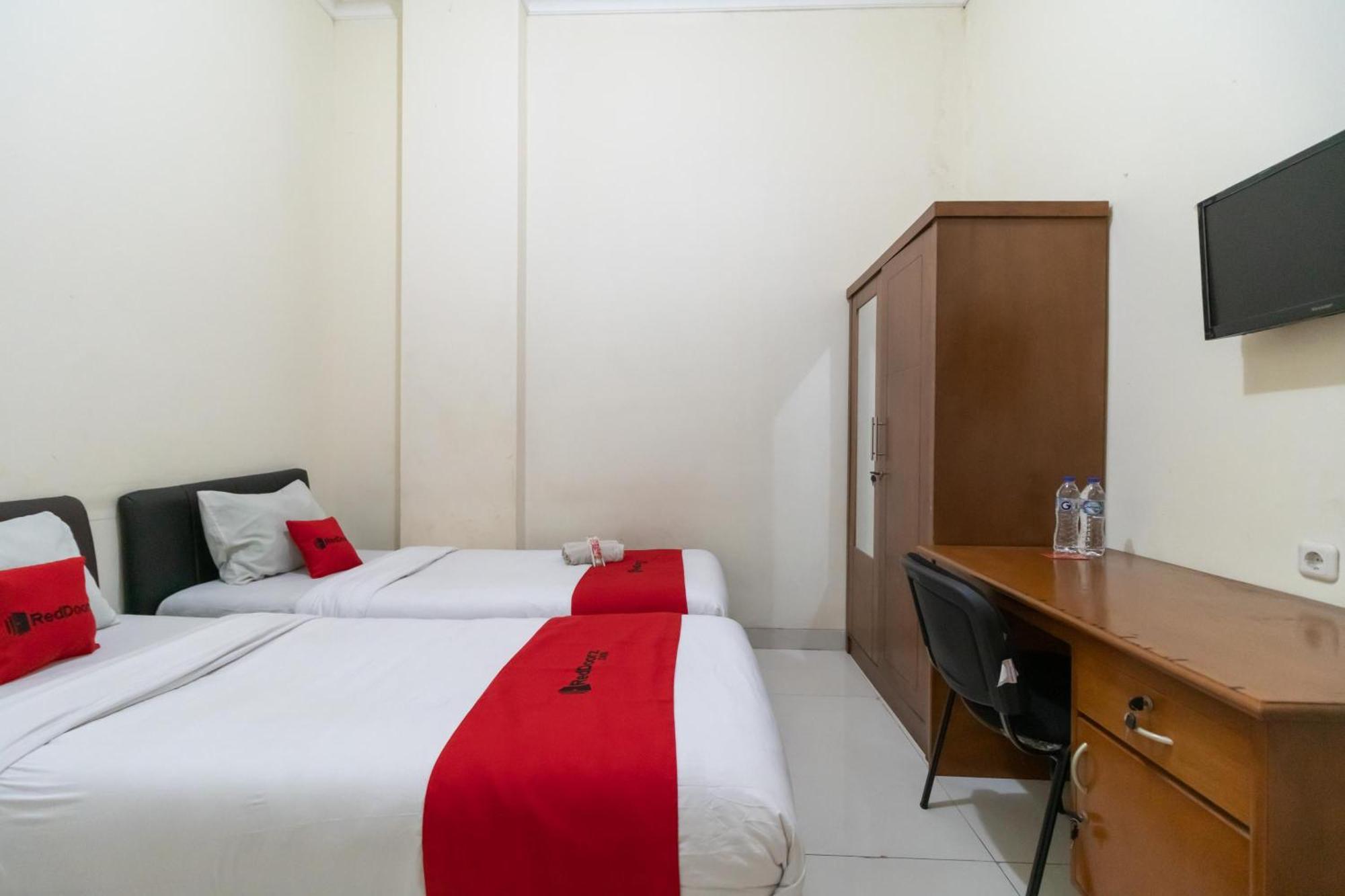 Reddoorz Near Universitas Esa Unggul Bekasi Harapan Indah Hotel Eksteriør billede