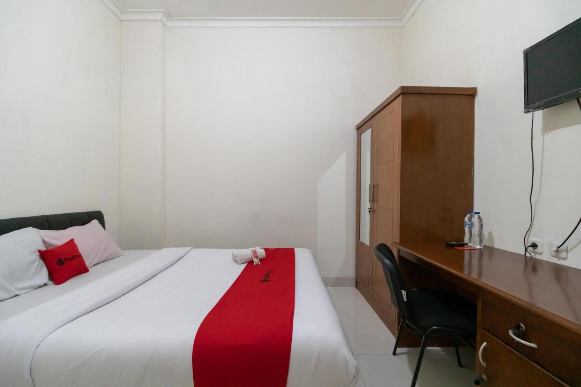 Reddoorz Near Universitas Esa Unggul Bekasi Harapan Indah Hotel Eksteriør billede