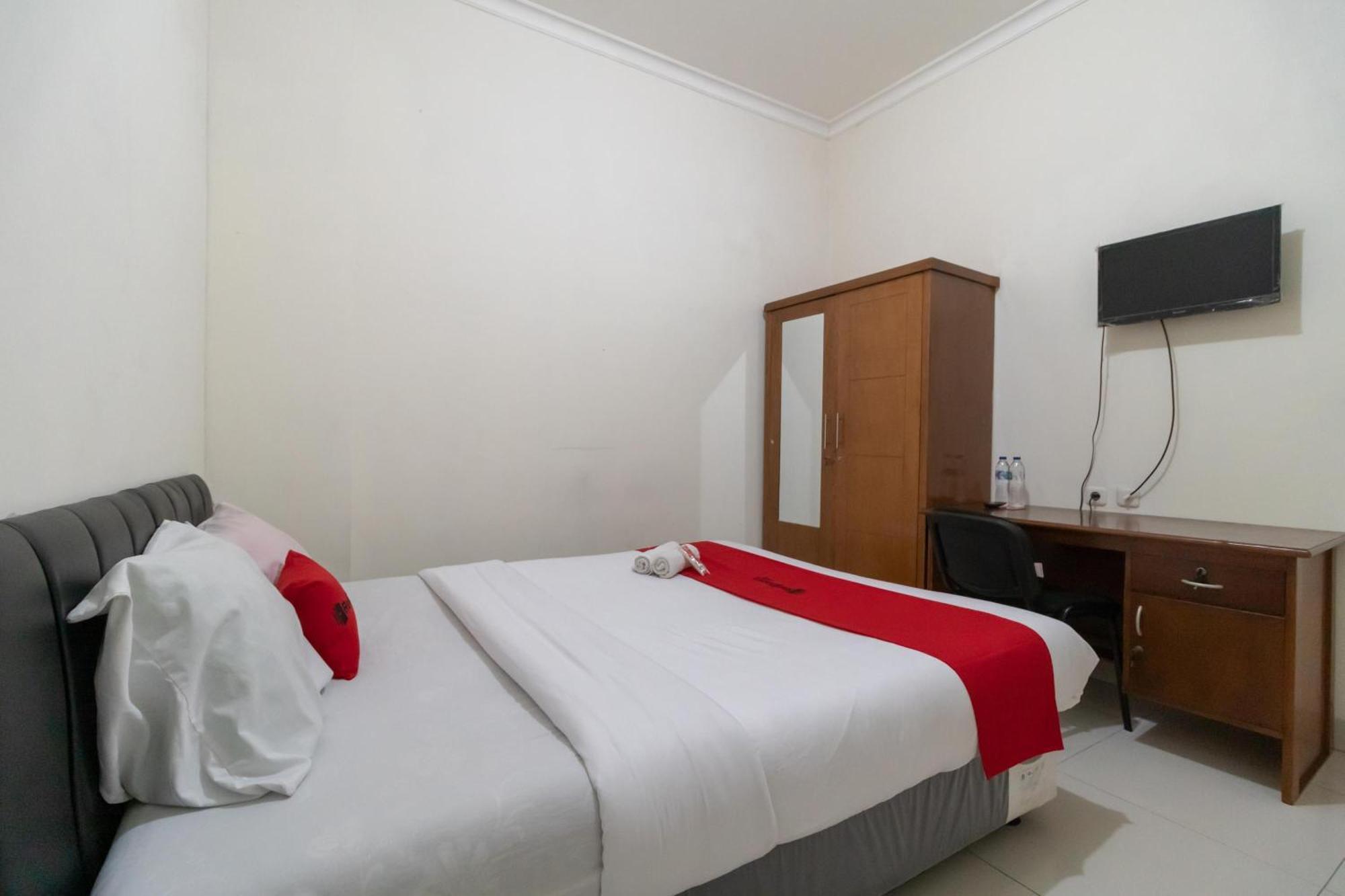 Reddoorz Near Universitas Esa Unggul Bekasi Harapan Indah Eksteriør billede