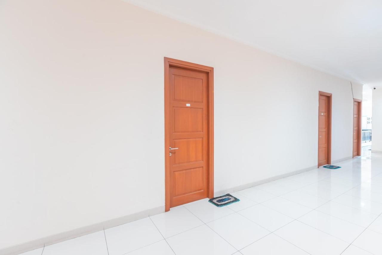 Reddoorz Near Universitas Esa Unggul Bekasi Harapan Indah Eksteriør billede